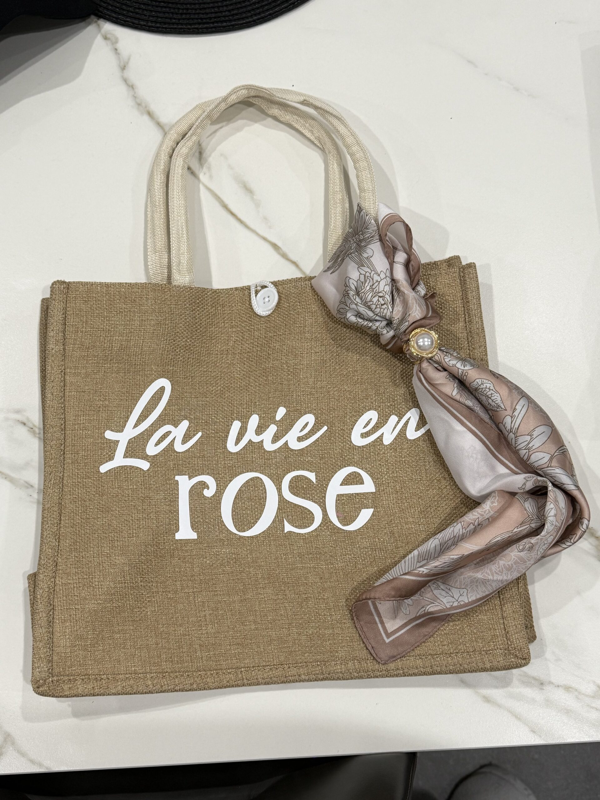 Sac en jute avec foulard et broche I